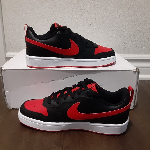 Nike - Picture 4 of 5